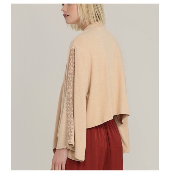 Hello Nite! Luxe Embroidered Kimono in Camel Size S - Picture 4 of 12